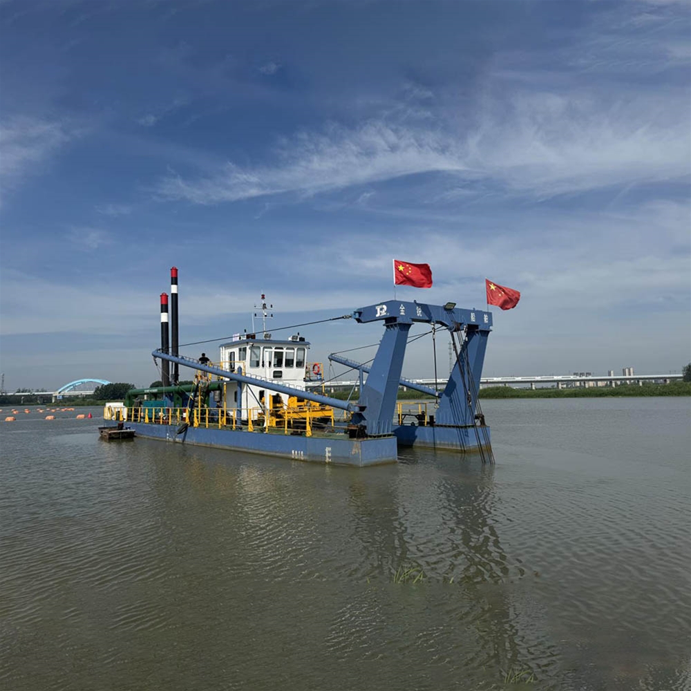 安徽固鎮(zhèn)“博浚1號”船清淤現(xiàn)場（配圖）